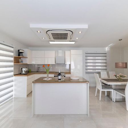 Joy 1 Apartment Новаля Екстер'єр фото