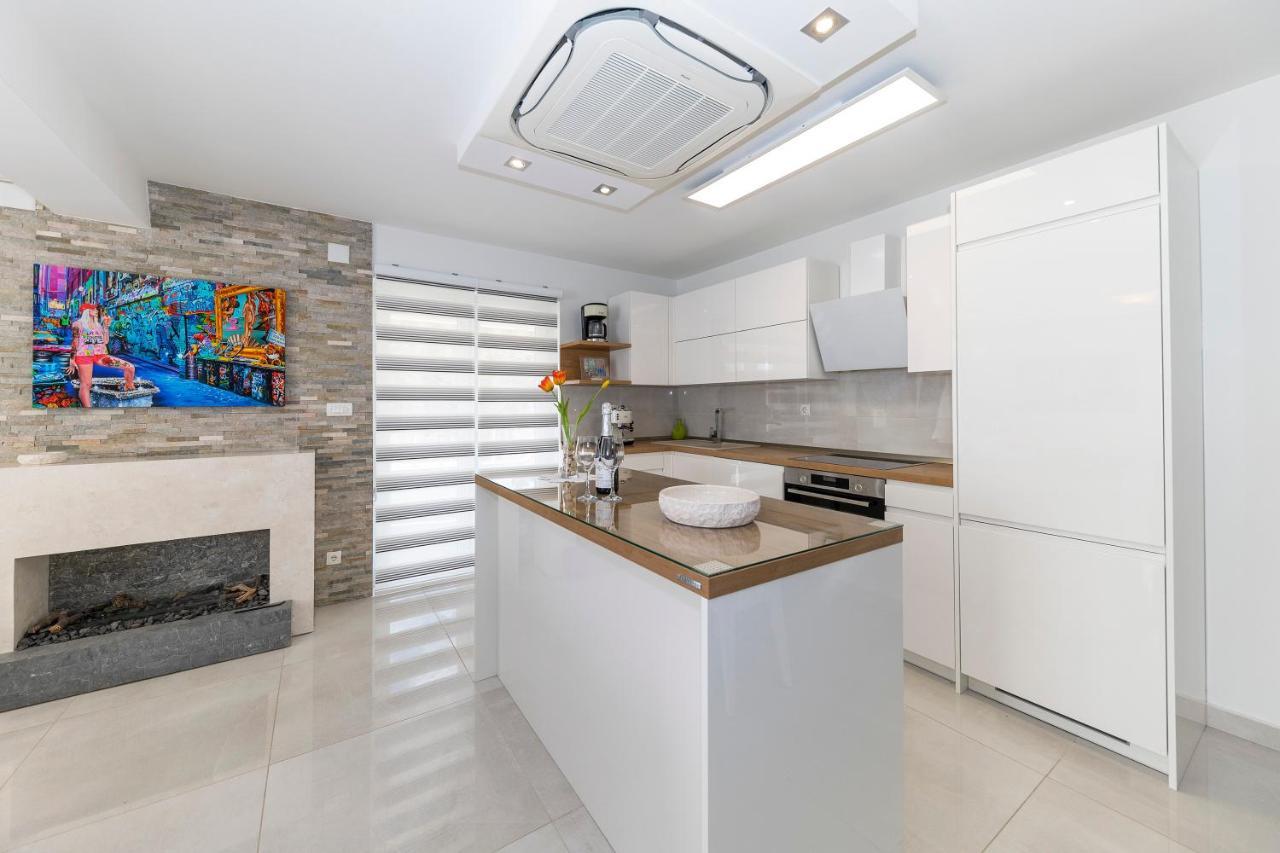 Joy 1 Apartment Новаля Екстер'єр фото